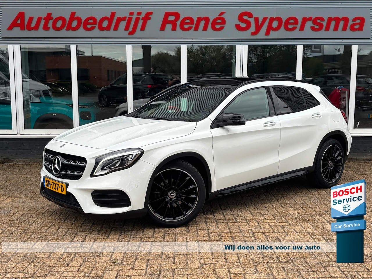 Mercedes-Benz GLA-Klasse - 180 Premium | AMG Pakket | Night Pakket | Pano | Achterruitrij Camera | Stoelverwarming - AutoWereld.nl