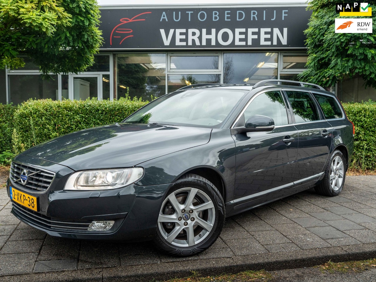Volvo V70 - 1.6 T4 Momentum | AUTOMAAT | STOELVERWARMING | LEDER | NAVIGATIE | DISTRIBUTIE VERVANGEN | - AutoWereld.nl