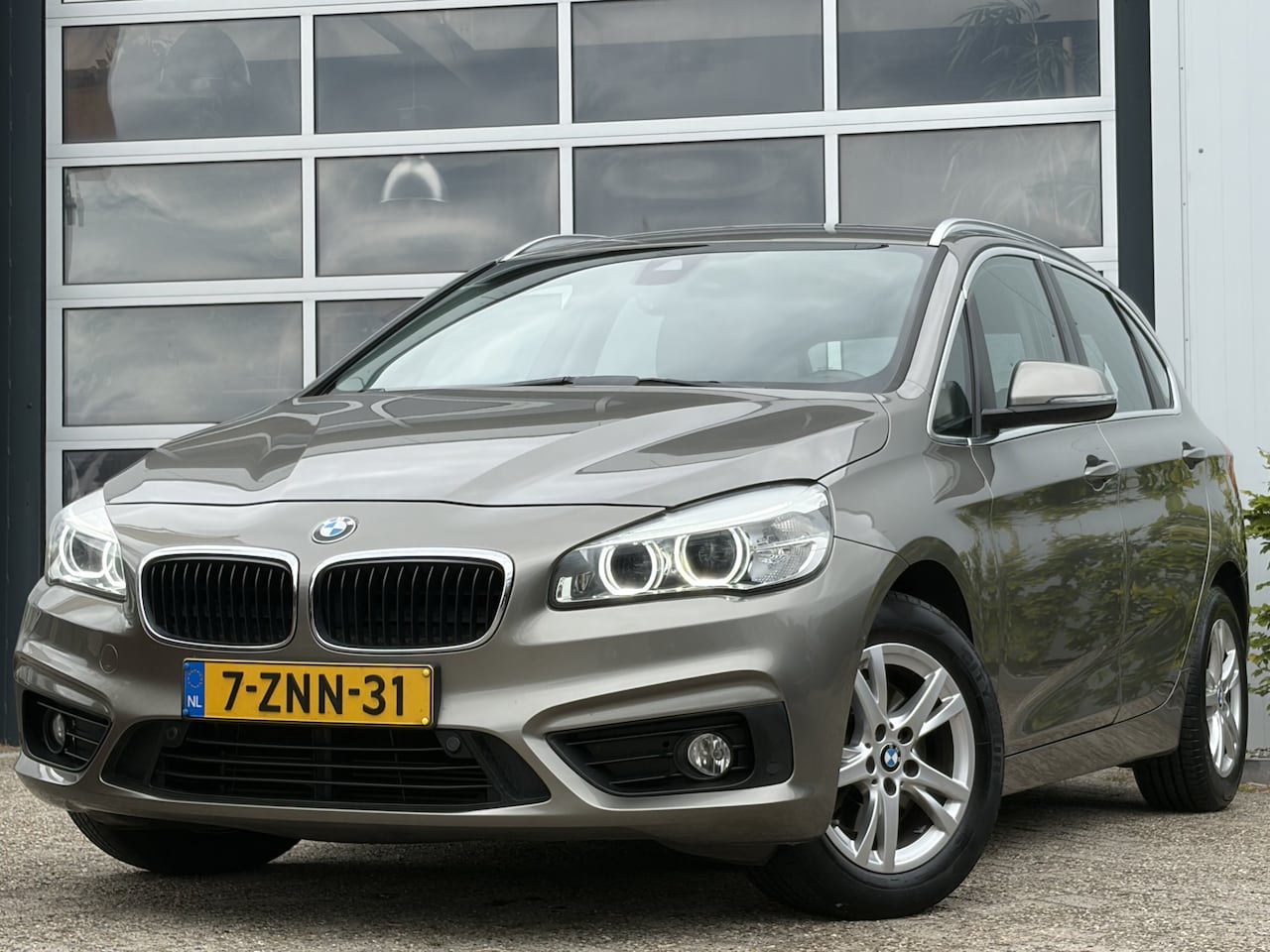BMW 2-serie Active Tourer - 218i High Executive 136pk | Bluetooth | Cruise control | Elektrisch bedienbare achterklep - AutoWereld.nl