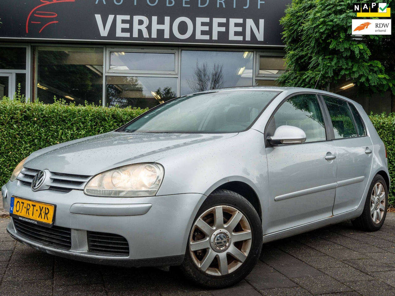 Volkswagen Golf - 1.6 FSI Sportline - PANORAMADAK - GROOT DISPPLAY - KOOPJE ! - AutoWereld.nl