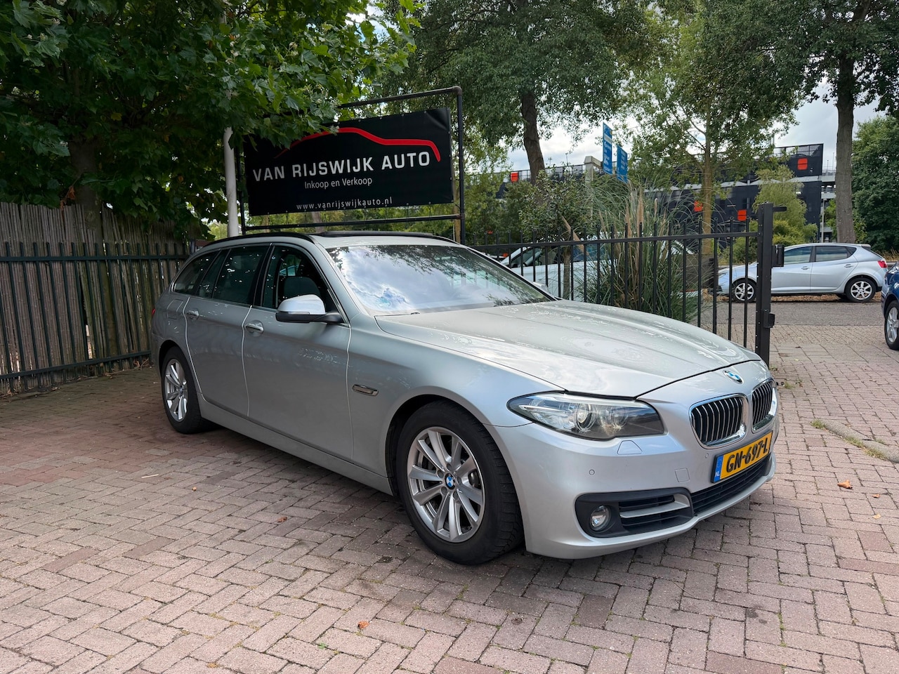 BMW 5-serie Touring - 520d High Exe Xenon Pano Leder Stoelverw EX BPM - AutoWereld.nl