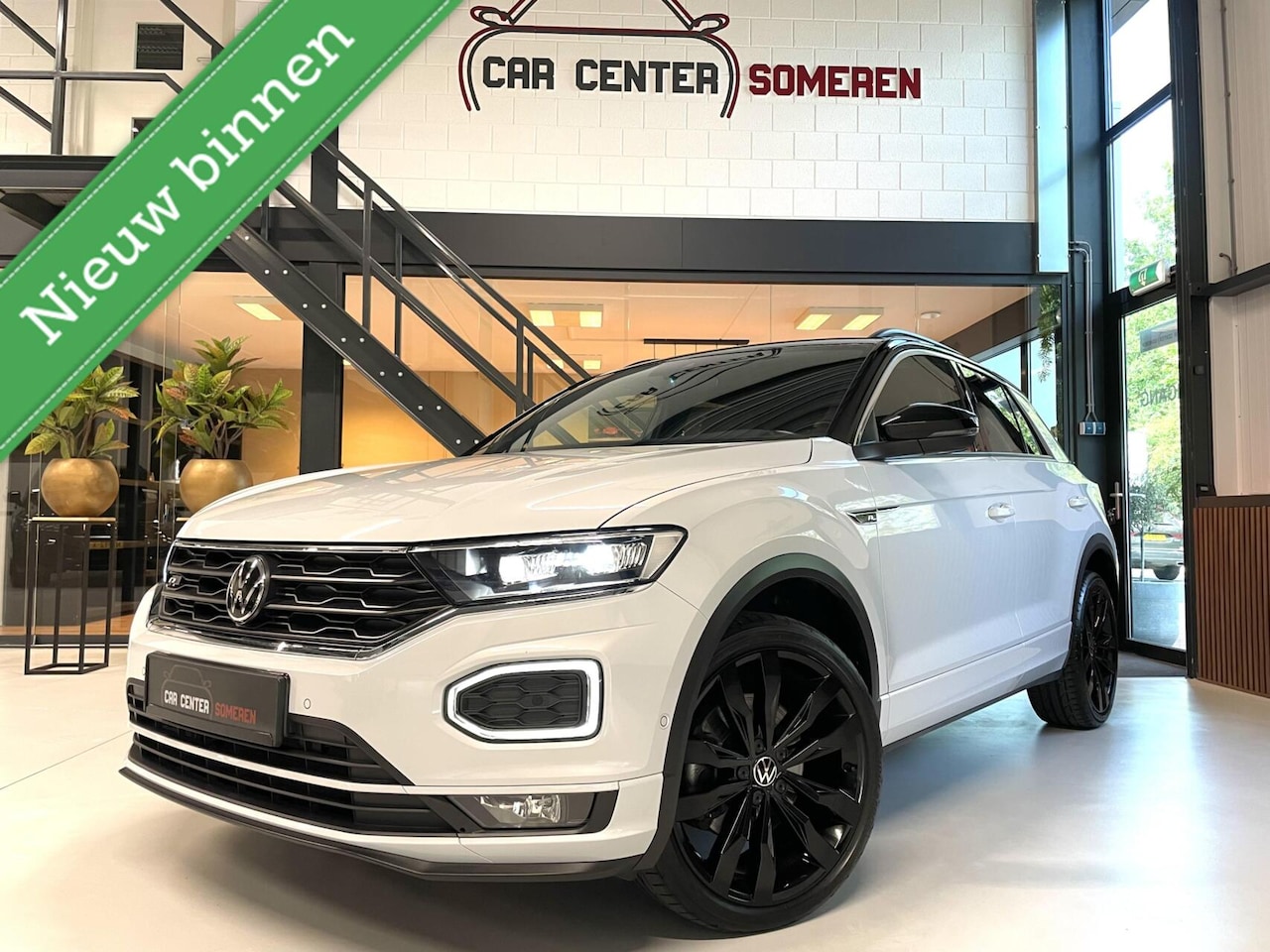 Volkswagen T-Roc - 1.5 TSI R-Line/ Cam/ Keyless/ CarPlay/ 19''LMV/ Trekhaak - AutoWereld.nl