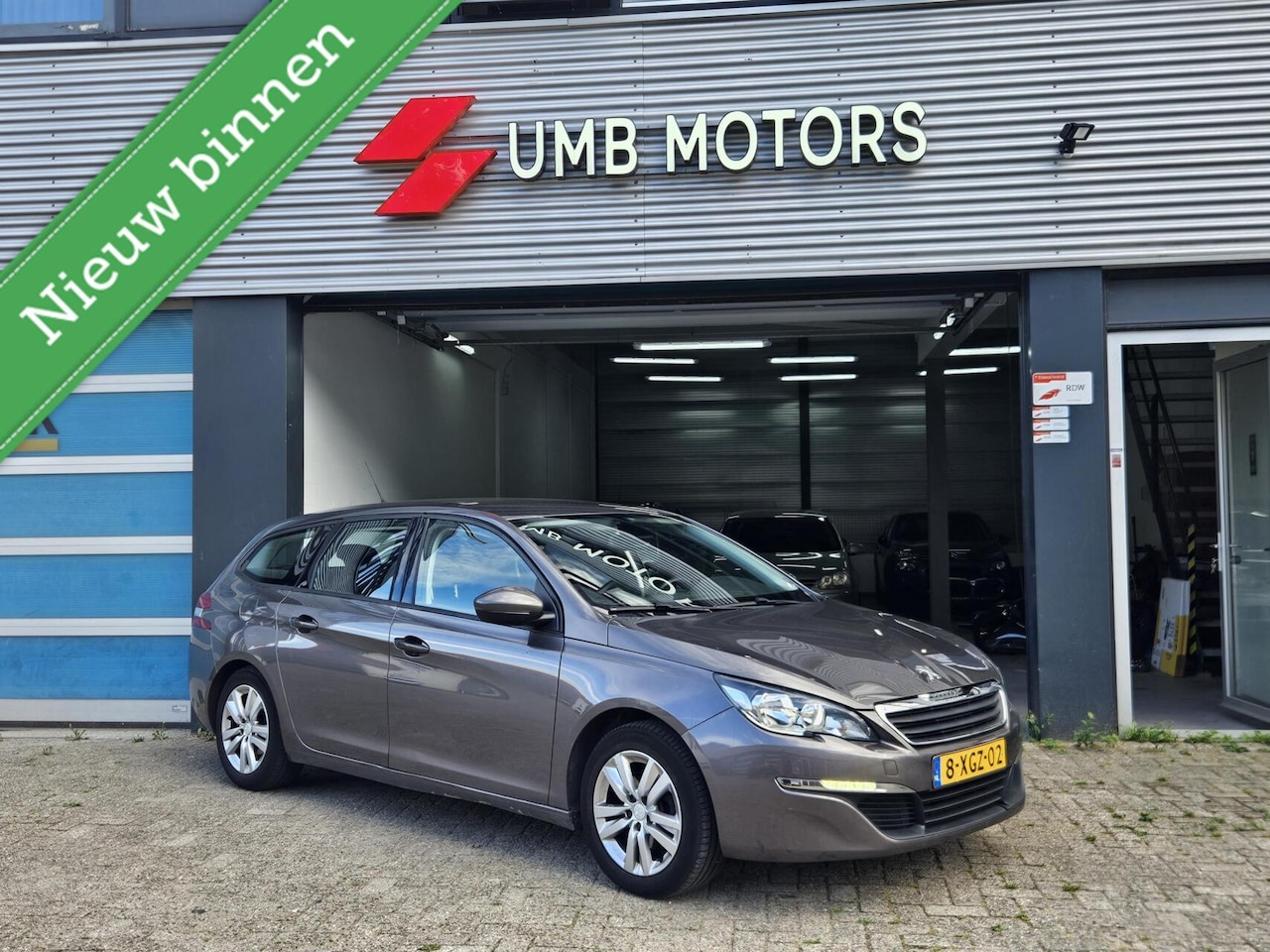 Peugeot 308 SW - 1.2 PureTech Blue Lease Executive 1.2 PureTech Blue Lease Executive - AutoWereld.nl
