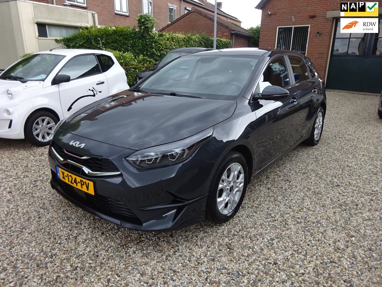 Kia Cee'd - Ceed 1.0 T-GDi DynamicLine Climate controle, Navigatie, Achteruitrijcamera, Parkeersensore - AutoWereld.nl