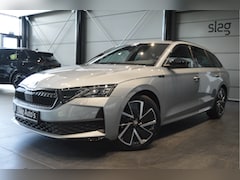Skoda Octavia Combi - 1.5 TSI MHEV Sportline navi camera trekhaak 18 inch