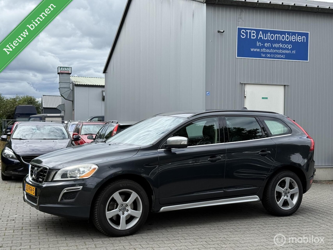 Volvo XC60 - 2.0 D3 R-Design 2.0 D3 R-Design, 5 cilinder, Netjes - AutoWereld.nl