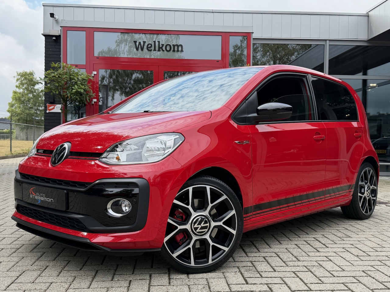 Volkswagen Up! - 1.0 TSI GTI *!* NAVI/ BEATS AUDIO/ 17 INCH/ PDC *!* - AutoWereld.nl