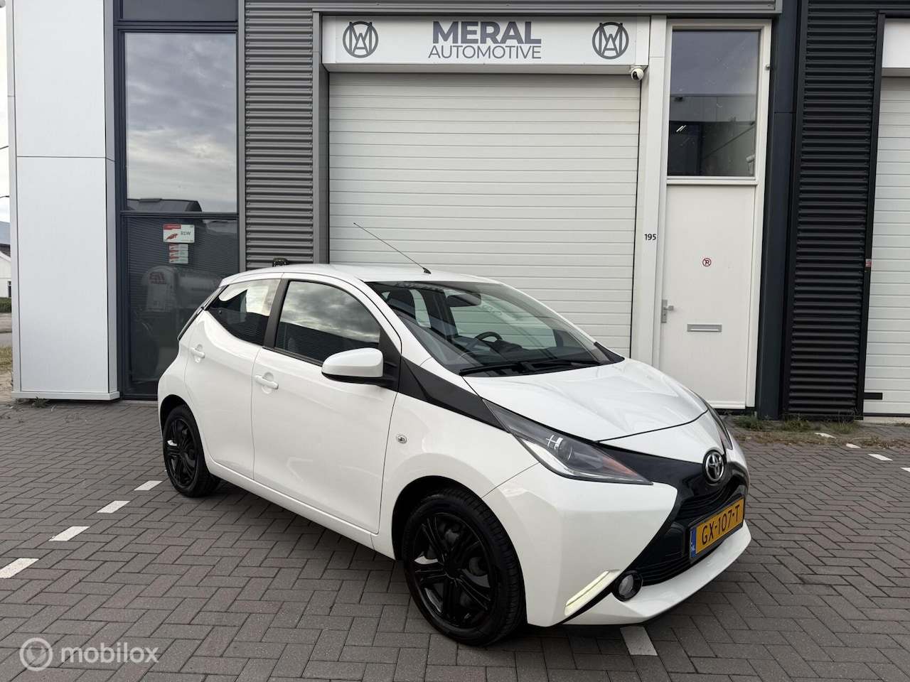 Toyota Aygo - 1.0 VVT-i x-play Airco 5Drs NAP Camera - AutoWereld.nl