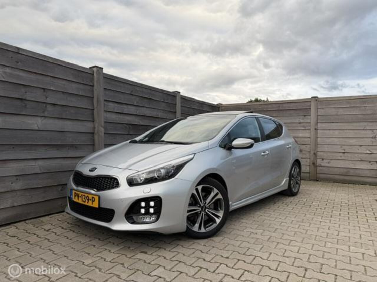 Kia Cee'd - 1.0 T-GDi GT-Plusline Panodak-Navi-Stoelverw-DAB - AutoWereld.nl