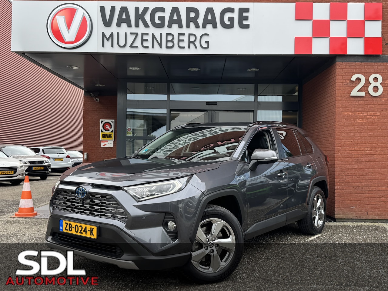 Toyota RAV4 - 2.5 Hybrid AWD Executive // MEMORY SEATS // JBL PREMIUM AUDIO // LEDEREN BEKLEDING // 1650 - AutoWereld.nl