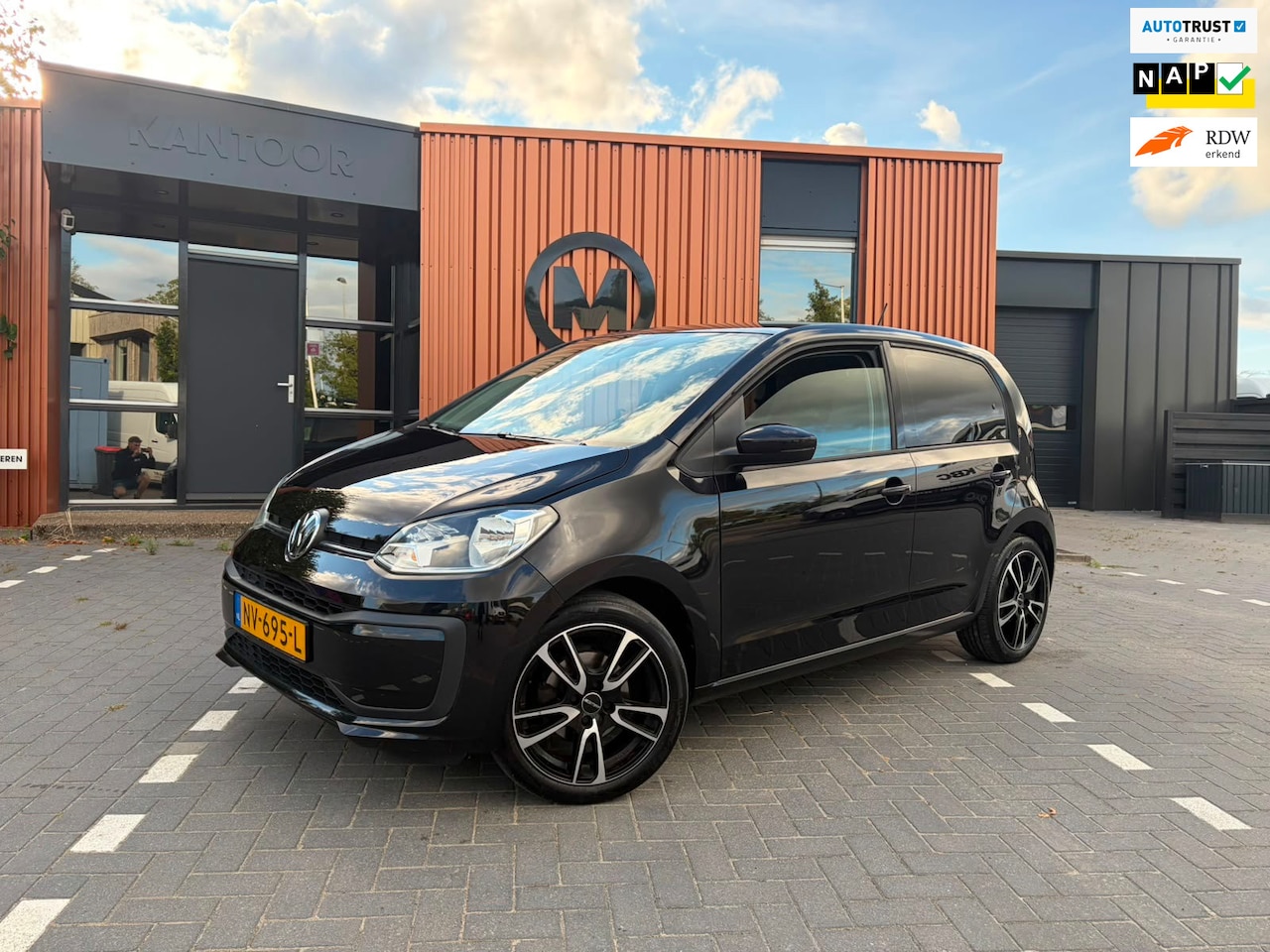 Volkswagen Up! - 1.0 BMT move up! Airco/Bluetooth/LMV - AutoWereld.nl