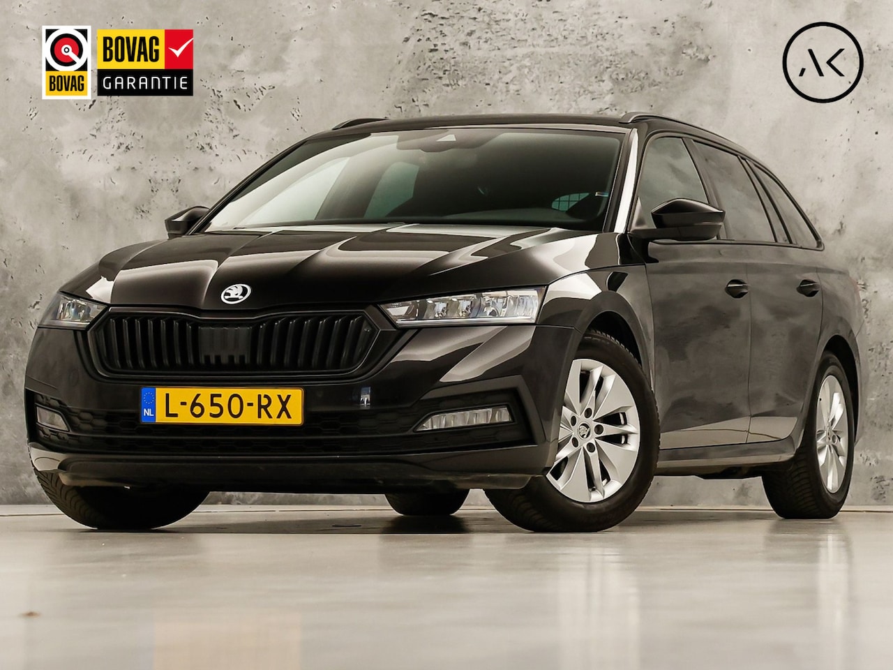 Skoda Octavia Combi - 1.0 TSI Sport (KUIPSTOELEN, 1e EIGENAAR, APPLE CARPLAY, GROOT NAVI, GETINT GLAS, ZWART HEM - AutoWereld.nl
