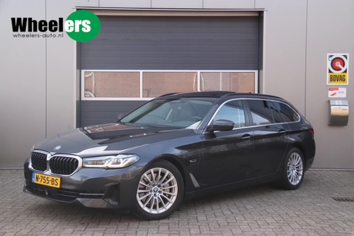 BMW 5-serie Touring - 530e Business Edition Plus 530e Business Edition Plus, Carplay, Camera, Laser, Elektr Trekhaak, Memory - AutoWereld.nl