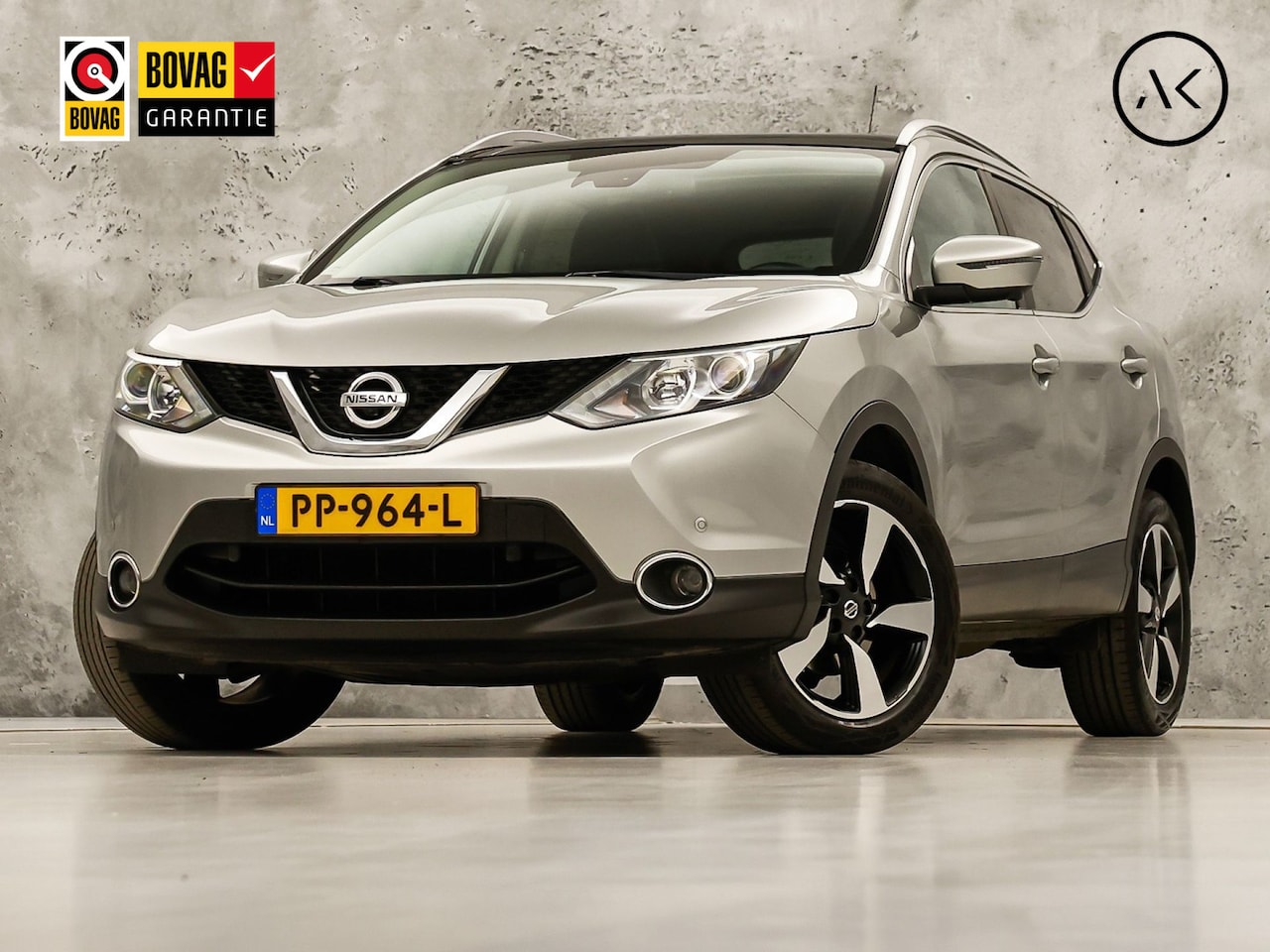 Nissan Qashqai - 1.2 N-Connecta (PANORAMADAK, NAVIGATIE, 360 CAMERA, SPORTSTOELEN, GETINT GLAS, TREKHAAK, C - AutoWereld.nl