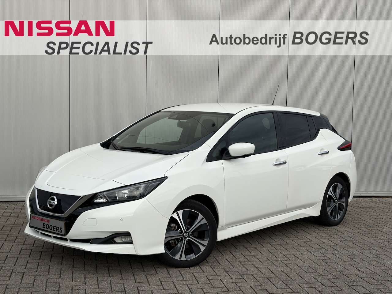 Nissan LEAF - N-Connecta 40 kWh N-Connecta 40 kWh, Prijs is Rijklaar! Afneembare trekhaak voor fietsendrager, 360-Camera, - AutoWereld.nl