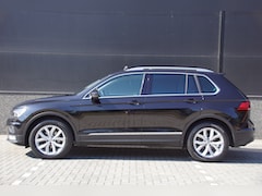 Volkswagen Tiguan - 1.4 TSI Connected Series PANORAMA | TREKHAAK | LED | APPLE CARPLAY