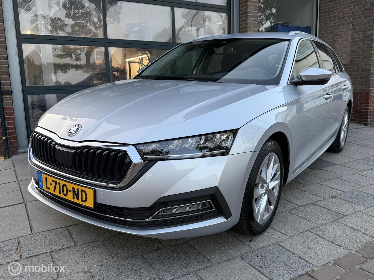 Skoda Octavia Combi - 1.0 e-TSI Ambition | Trekhaak | CarPlay - AutoWereld.nl