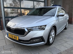 Skoda Octavia Combi - 1.0 e-TSI Ambition | Trekhaak | CarPlay