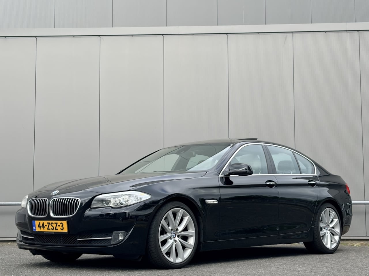 BMW 5-serie - 520i High Executive - leder - airco - navi - trekhaak - - AutoWereld.nl