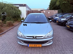 Peugeot 206 - 1.4-16V Quiksilver