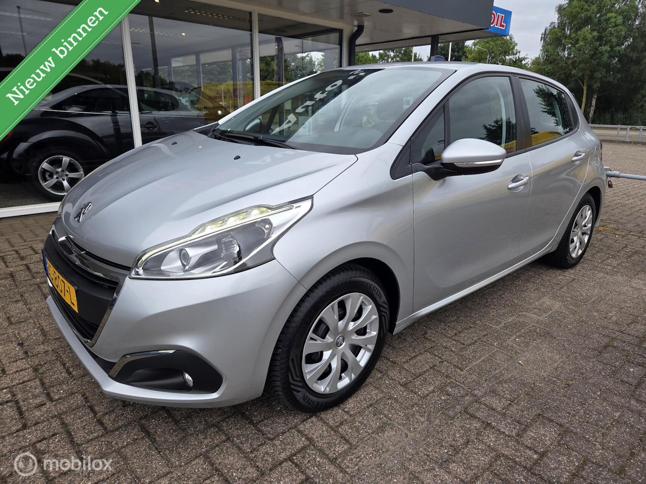 Peugeot 208 - 1.2 PureTech Blue Lion Navi Airco Cruise PDC - AutoWereld.nl
