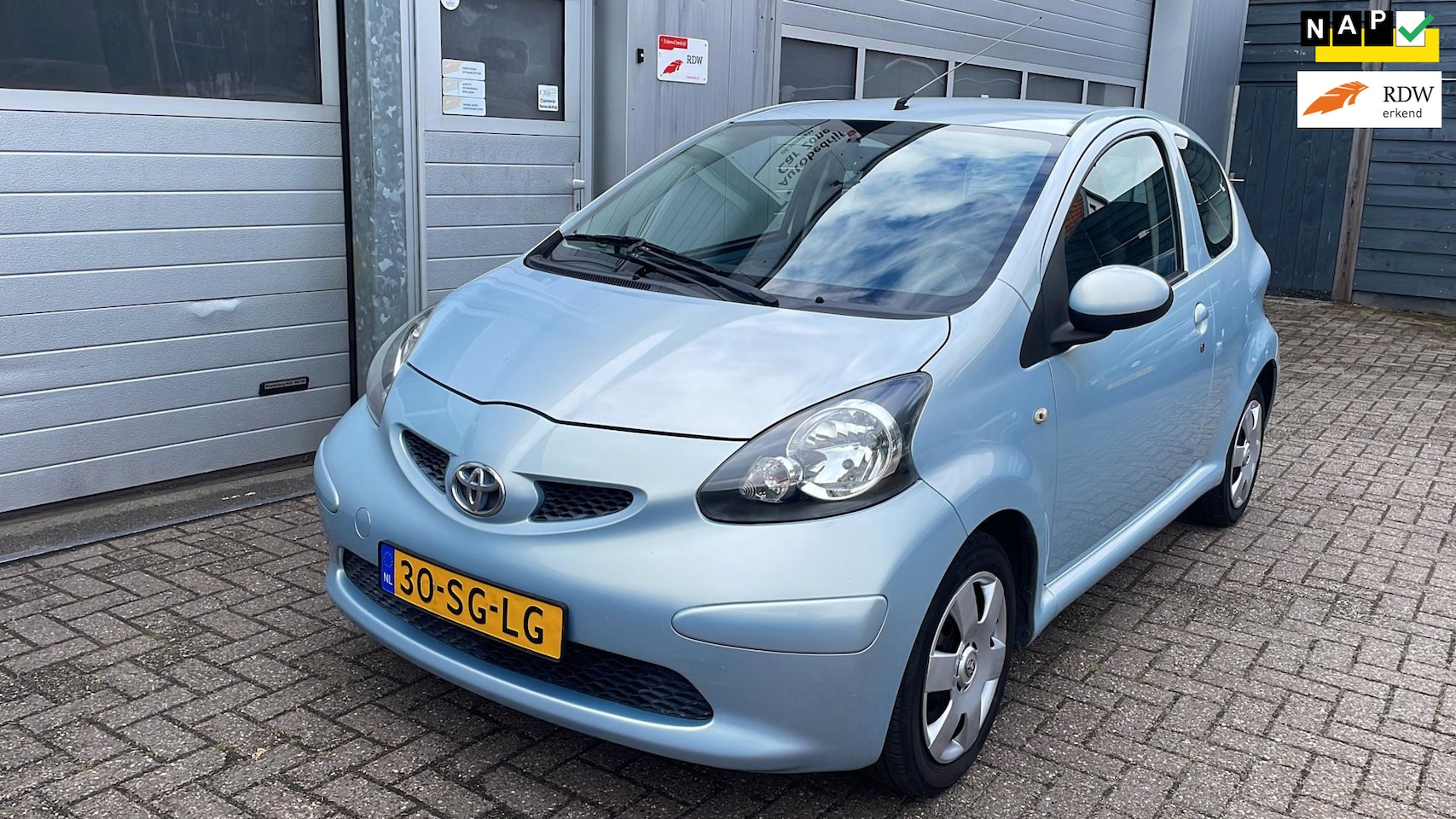 Toyota Aygo - 1.0-12V + 2006-Elek.Pakket-APK 27-09-2027 - AutoWereld.nl