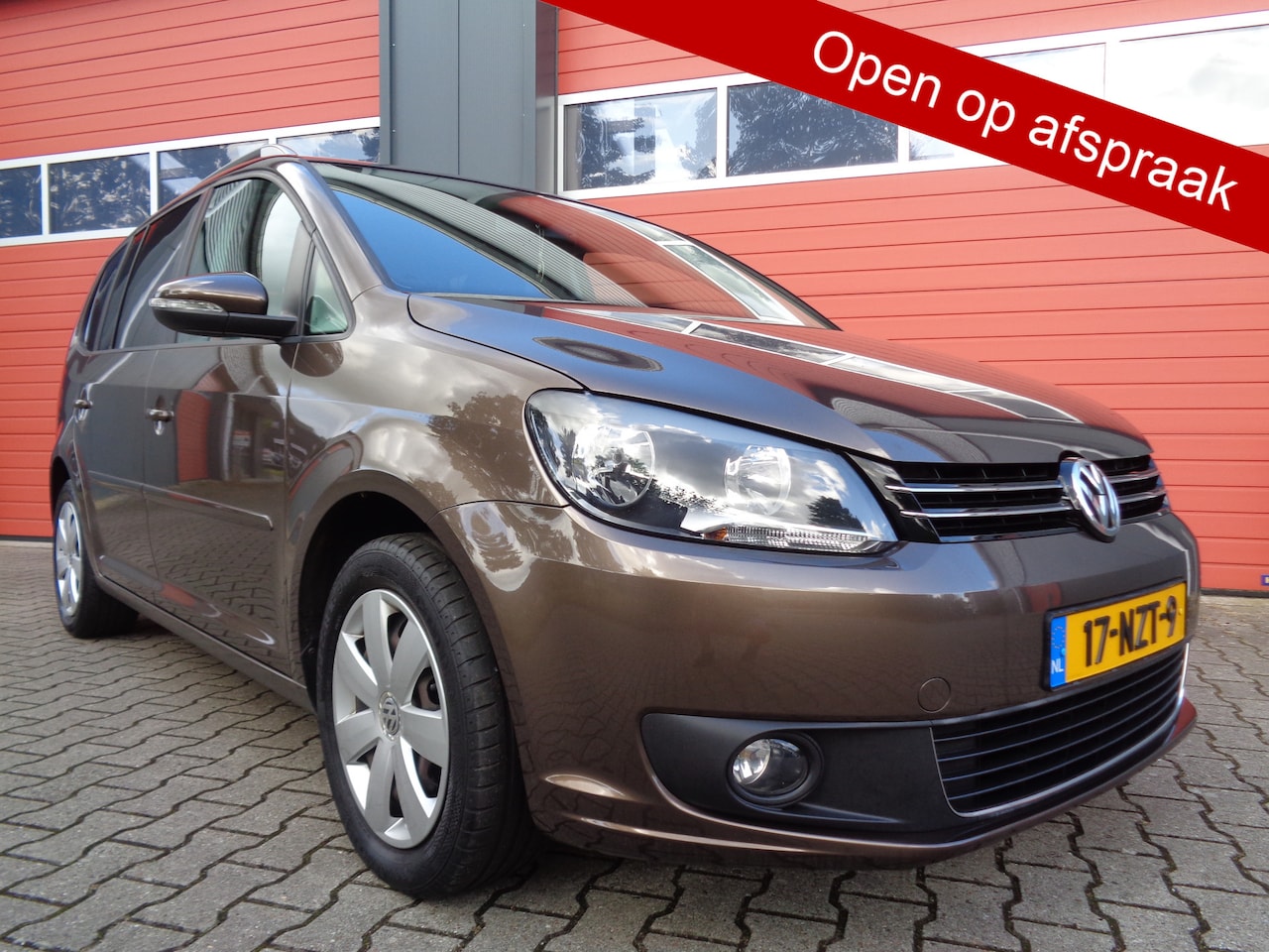 Volkswagen Touran - 1.4 TSI Comfortline 141PK Clima Cruise 6-BAK Trekhaak 1E-Eigenaar 74Dkm NAP - AutoWereld.nl