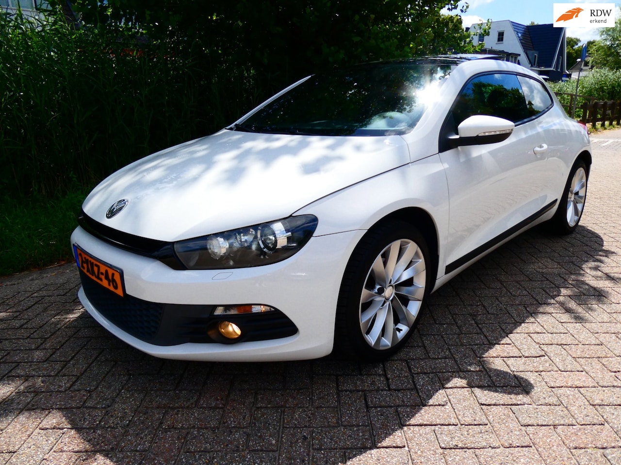 Volkswagen Scirocco - 1.4 TSI 122pk Clima Cruise PDC Panorama Xenon 18-inch - AutoWereld.nl