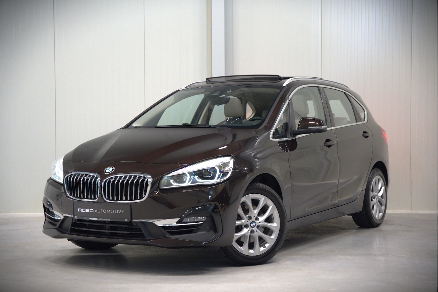BMW 2-serie Active Tourer - 218i High Executive Luxury Line | Panoramadak | Stoelverwarming | Head-Up Display | Parkee - AutoWereld.nl