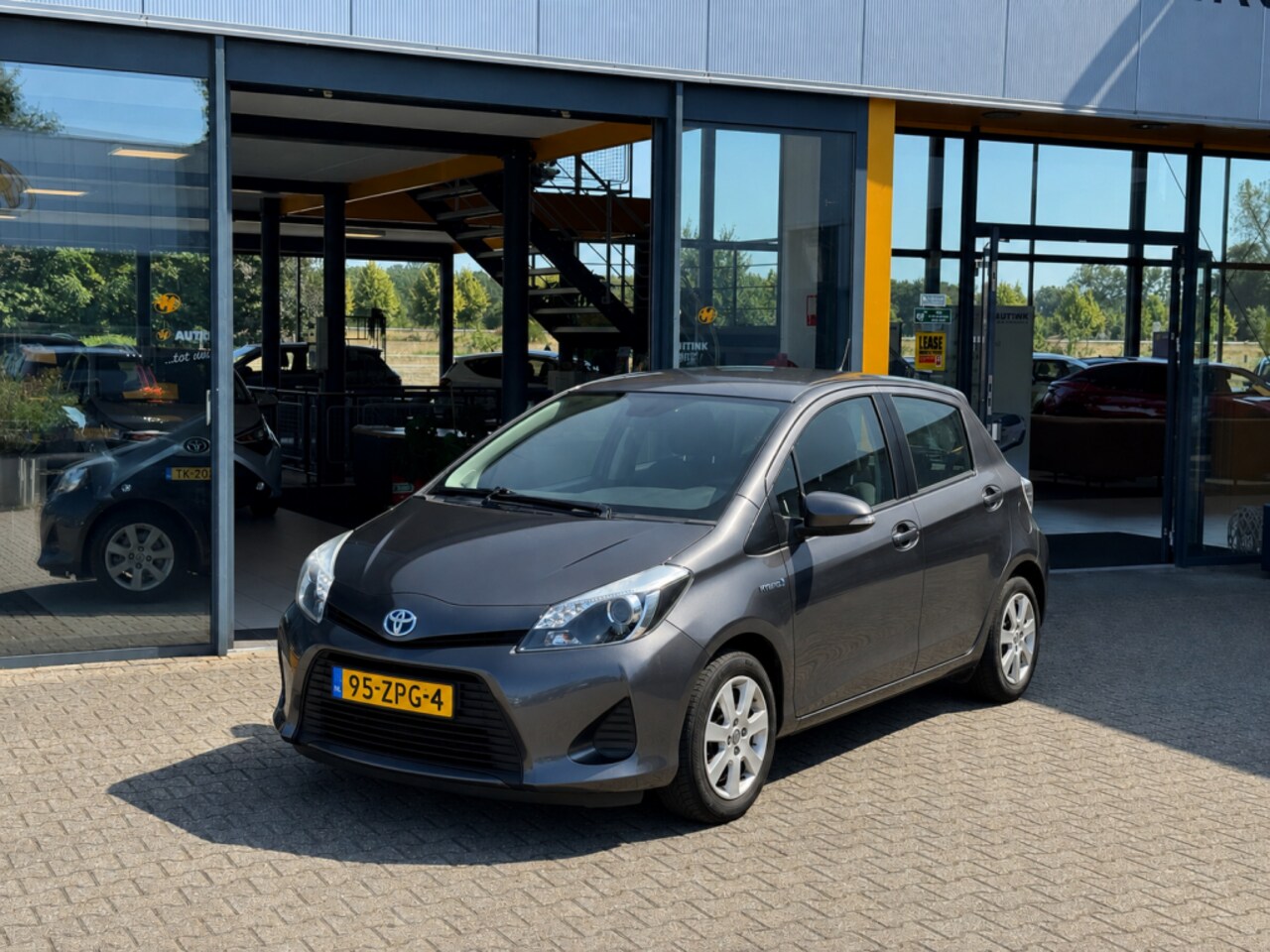 Toyota Yaris - 1.5 Full Hybrid Aspiration - camera - climate/cruise control - AutoWereld.nl
