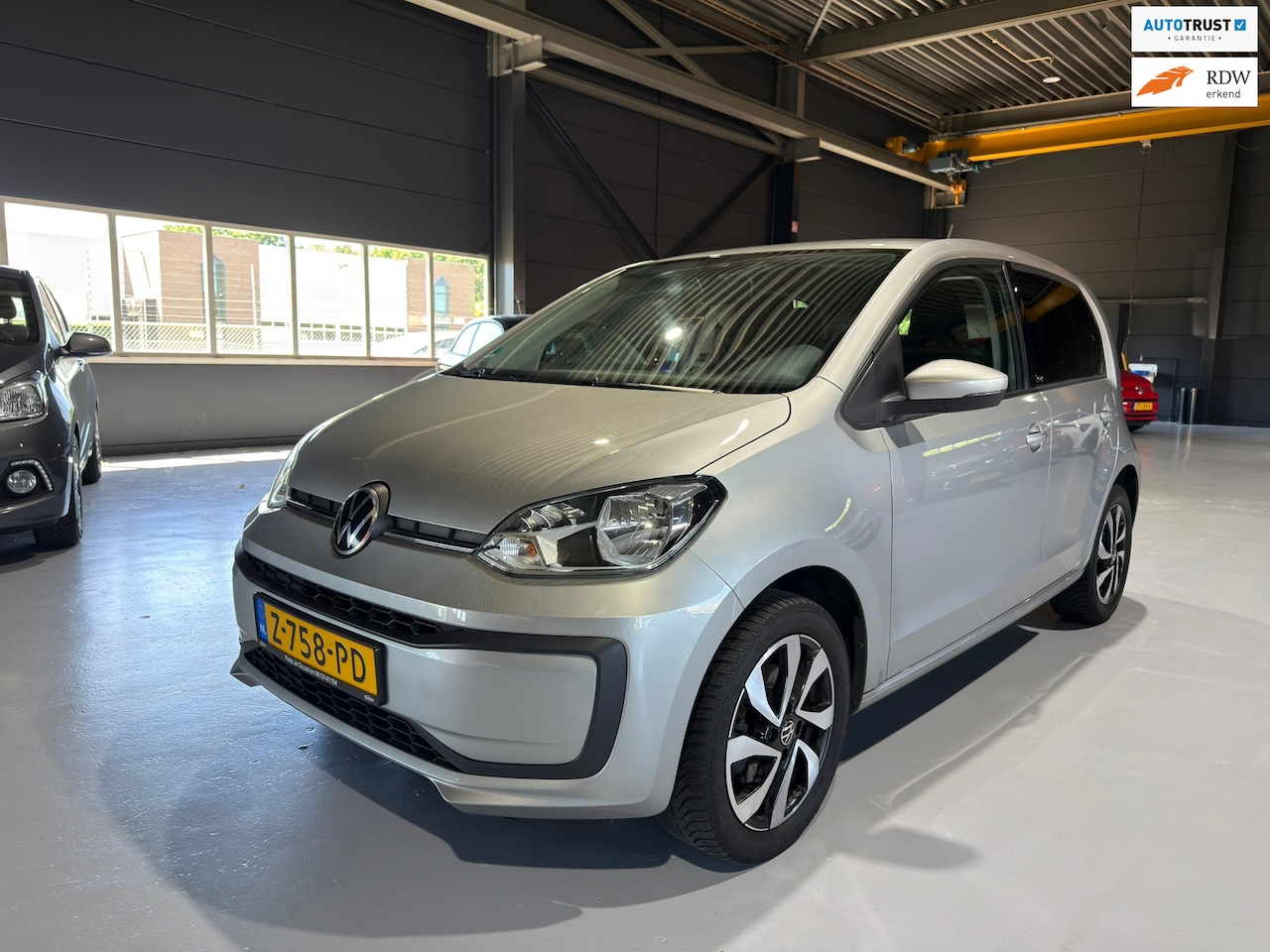 Volkswagen Up! - Active 1.0 Bluemotion Lane assist | Climate - AutoWereld.nl