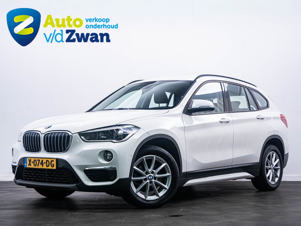 BMW X1 - SDrive18i High Executive Edition M-Pakket|PDC|Navi! - AutoWereld.nl