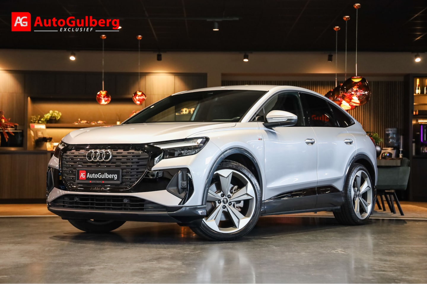 Audi Q4 Sportback e-tron - 40 S Black edition 77 kWh Sportstoelen Mono Pur Leder ruit met rood stiksel, ACC, Camera, - AutoWereld.nl