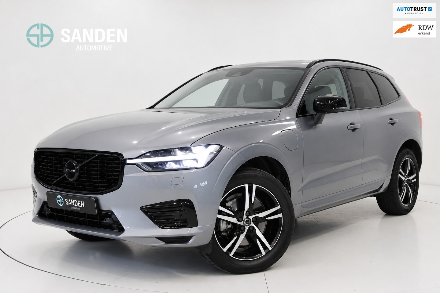 Volvo XC60 - 2.0 Recharge T8 AWD R-Design|Automaat|LED|Navi|Camera|Panodak|Electrische stoelen|19inch|S - AutoWereld.nl