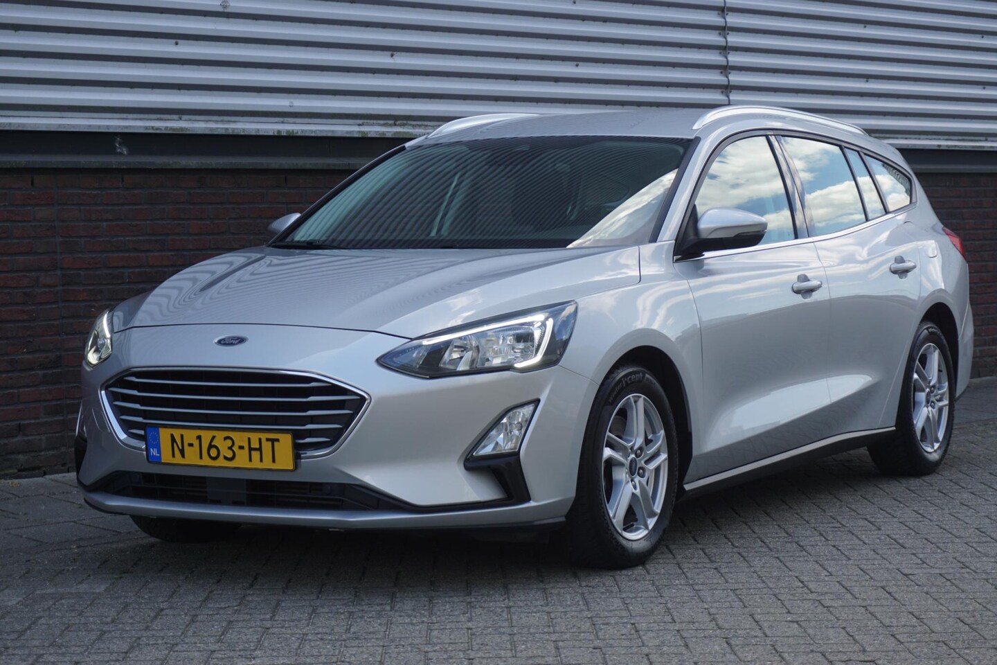 Ford Focus Wagon - 1.0 EcoB.125PK Hybrid Business/AGR-Comfortstoel/ Dealeronderhouden. - AutoWereld.nl