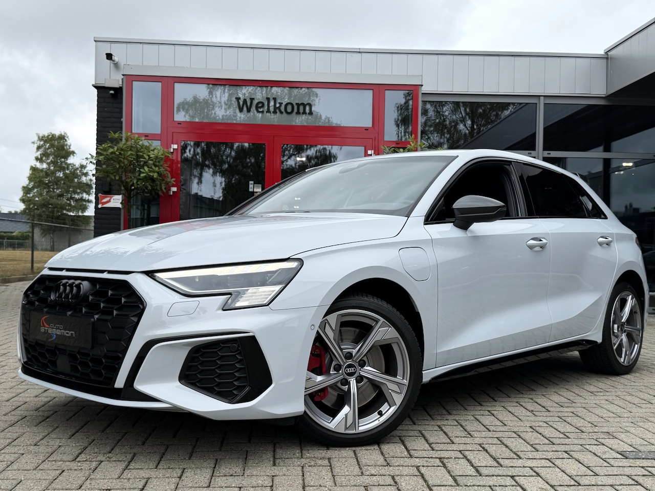 Audi A3 Sportback - 45 TFSI-e COMPETITION *!* MATRIX/ CARBON PAKKET/ CAMERA/ RADAR *!* - AutoWereld.nl