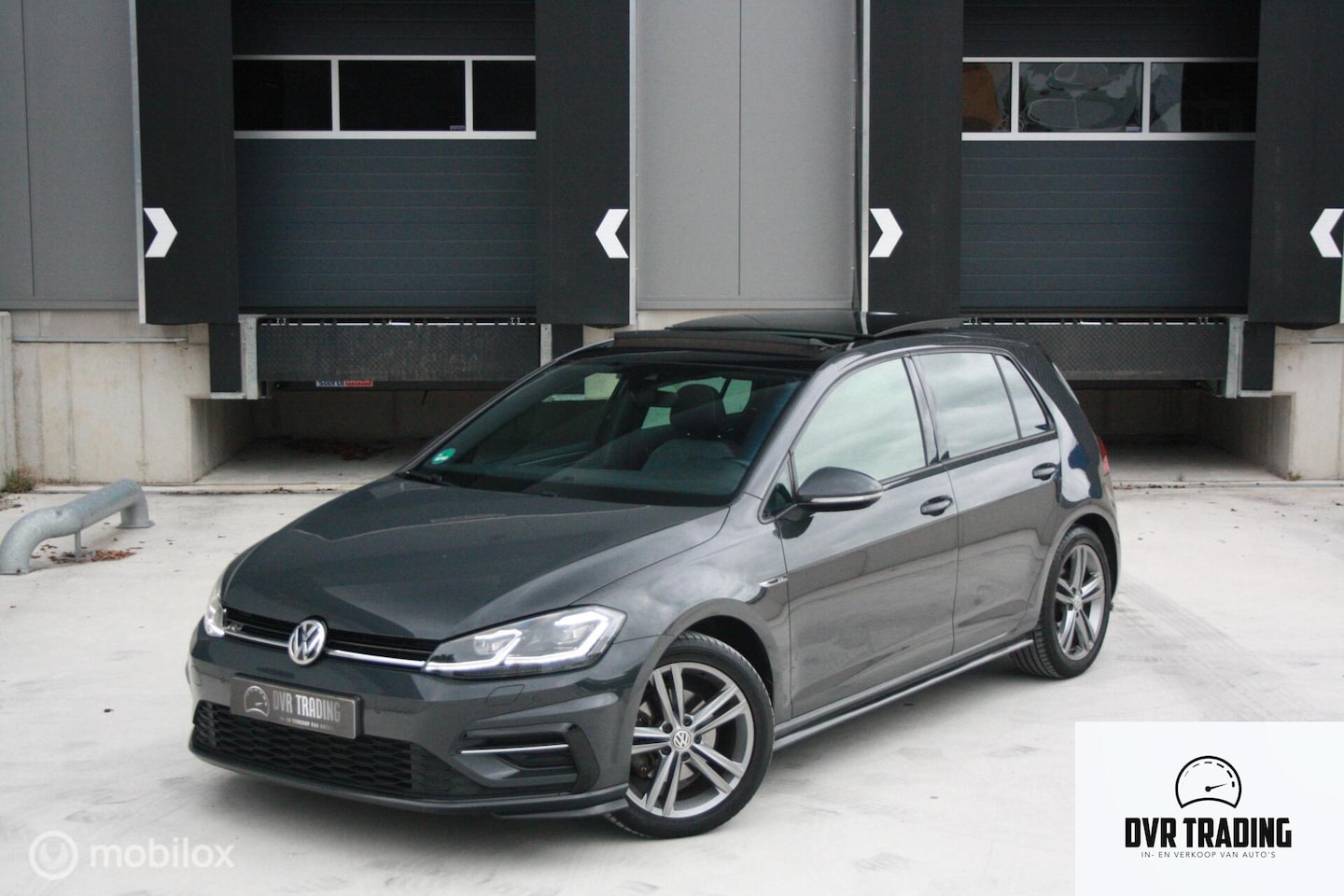 Volkswagen Golf - 1.5 TSI R-Line DSG Pano Virtual 150PK Camera - AutoWereld.nl