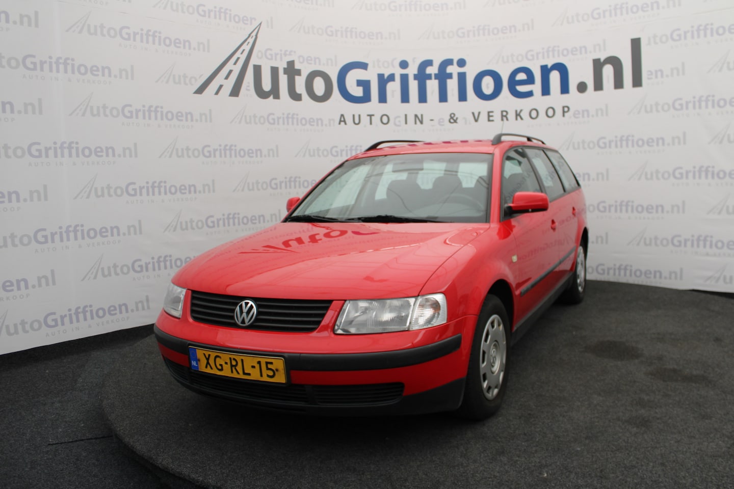 Volkswagen Passat Variant - 1.6 nette stationcar met trekhaak met nieuwe APK bij aflevering - AutoWereld.nl