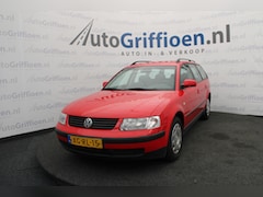 Volkswagen Passat Variant - 1.6 nette stationcar met trekhaak met nieuwe APK bij aflevering