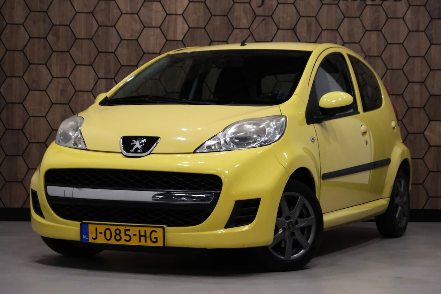 Peugeot 107 - 1.0-12V XR *Airco*5 deurs*Onderhouden*Lichtmetaal velgen* - AutoWereld.nl