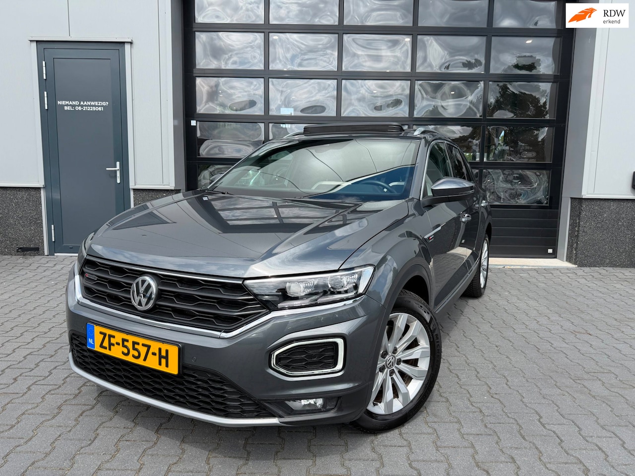 Volkswagen T-Roc - 2.0 TSI 4Motion Sport trekhaak panoramadak incl beurt - AutoWereld.nl