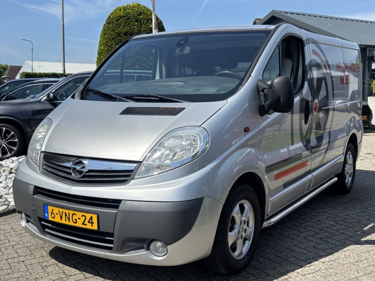 Opel Vivaro - 2.5 CDTI L1H1 Grijs 2011 Trekhaak Airco - AutoWereld.nl