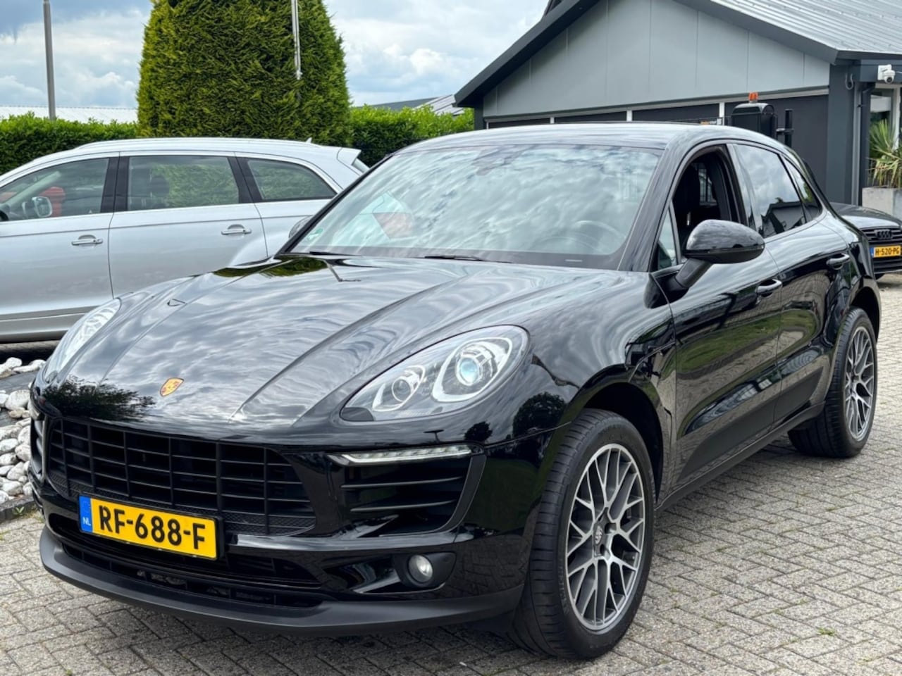 Porsche Macan - 2.0 Turbo 252PK Benzine 2016 Zwart OH Historie - AutoWereld.nl