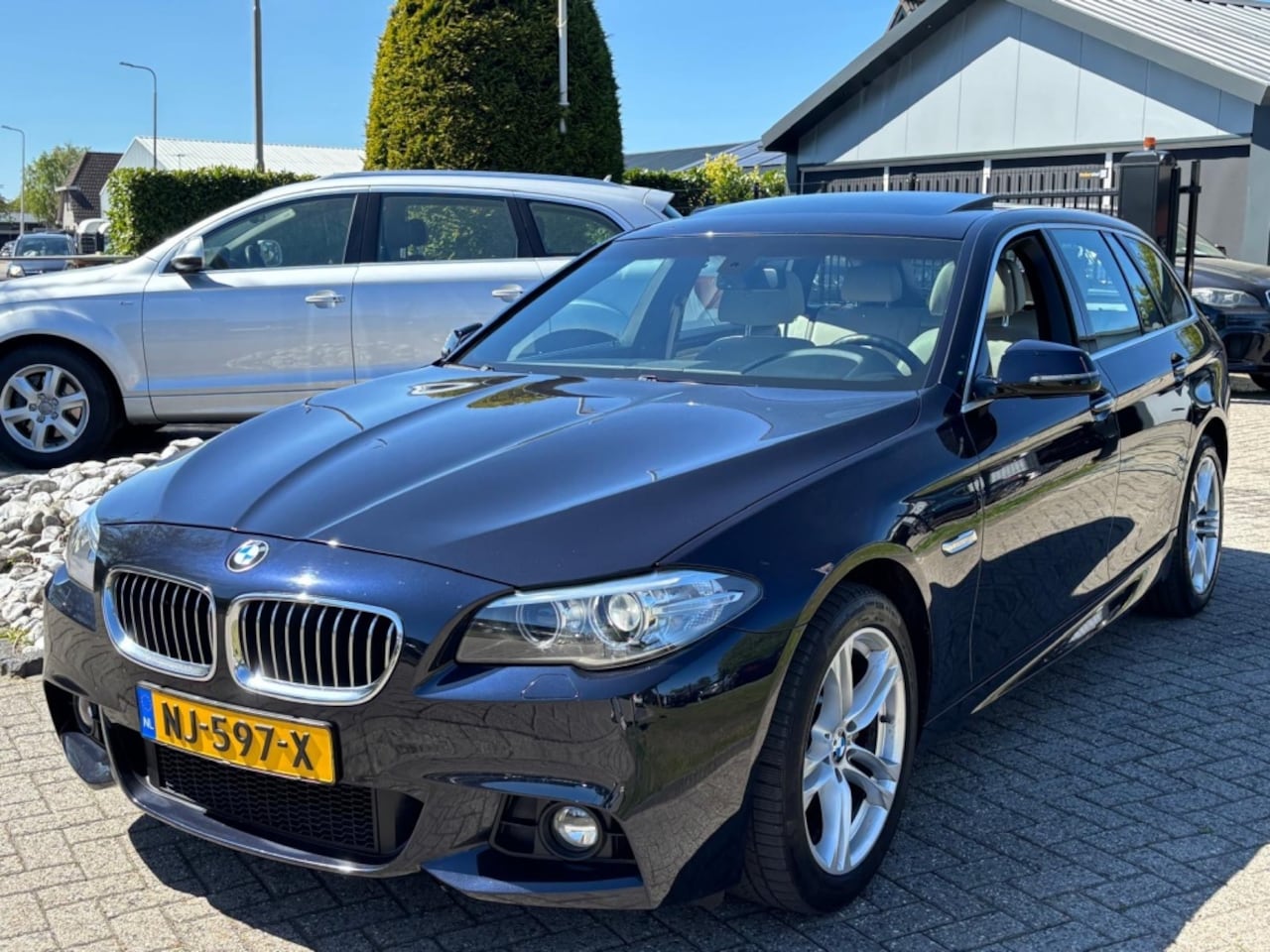 BMW 5-serie Touring - 520i Sport M-Pakket 2017 Pano Dealerauto Trekhaak - AutoWereld.nl