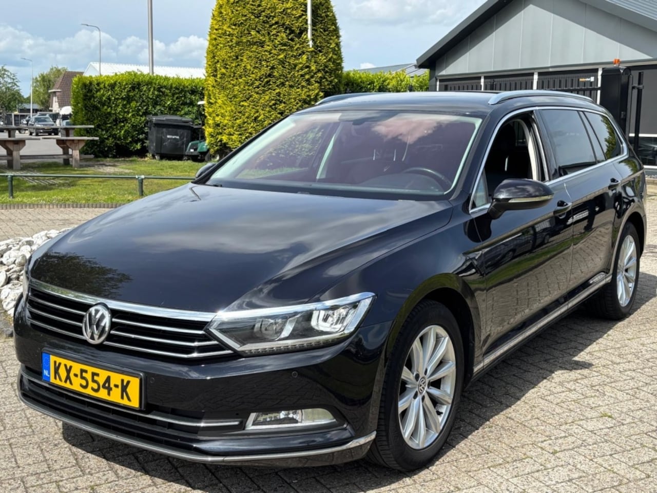 Volkswagen Passat Variant - 1.6 TDI Highline DSG Automaat 2016 Zwart - AutoWereld.nl
