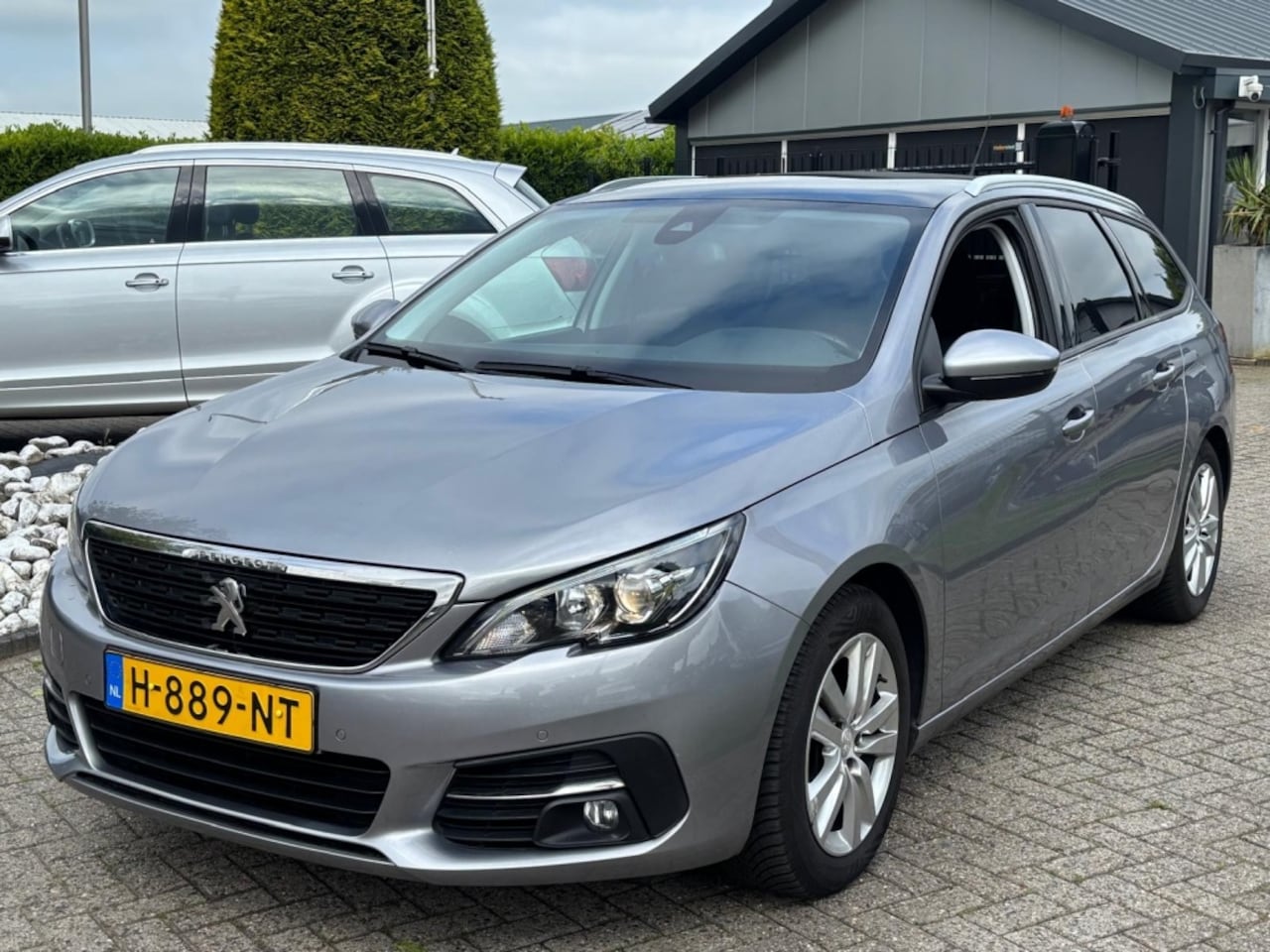 Peugeot 308 SW - 1.2 Benzine 2020 Trekhaak Navi Dealer OH - AutoWereld.nl