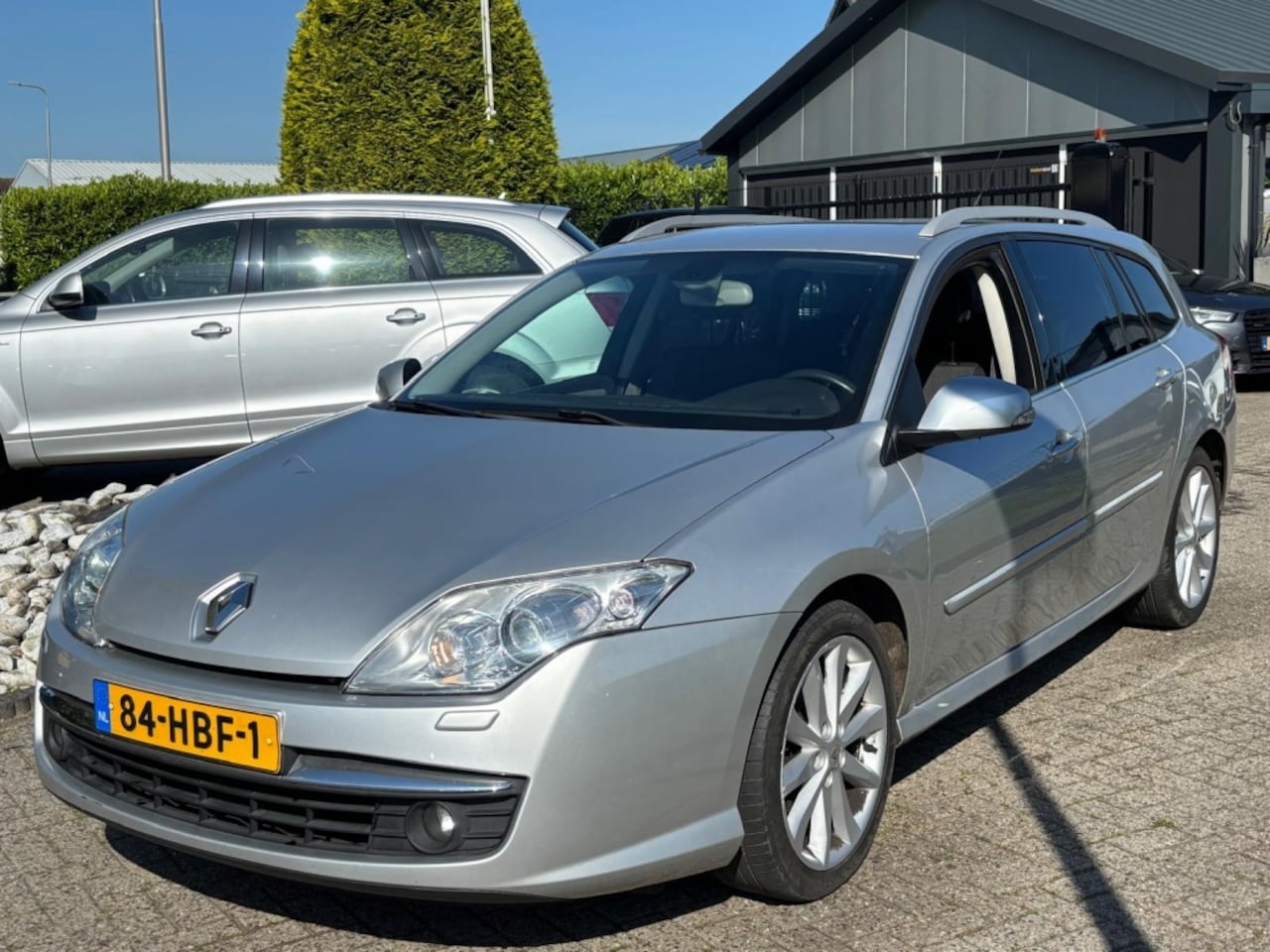 Renault Laguna Estate - 2.0 16V Dynamique Xenon Trekhaak Benzine 2008 - AutoWereld.nl