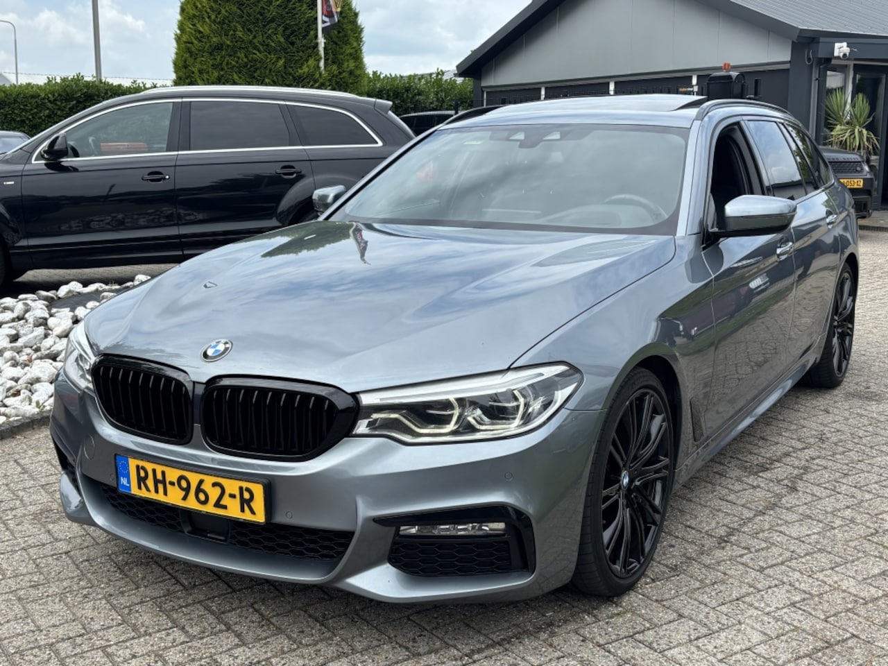 BMW 5-serie Touring - 530D High Exe 2017 M-Pakket Pano HUD Softclose H/K Audio - AutoWereld.nl