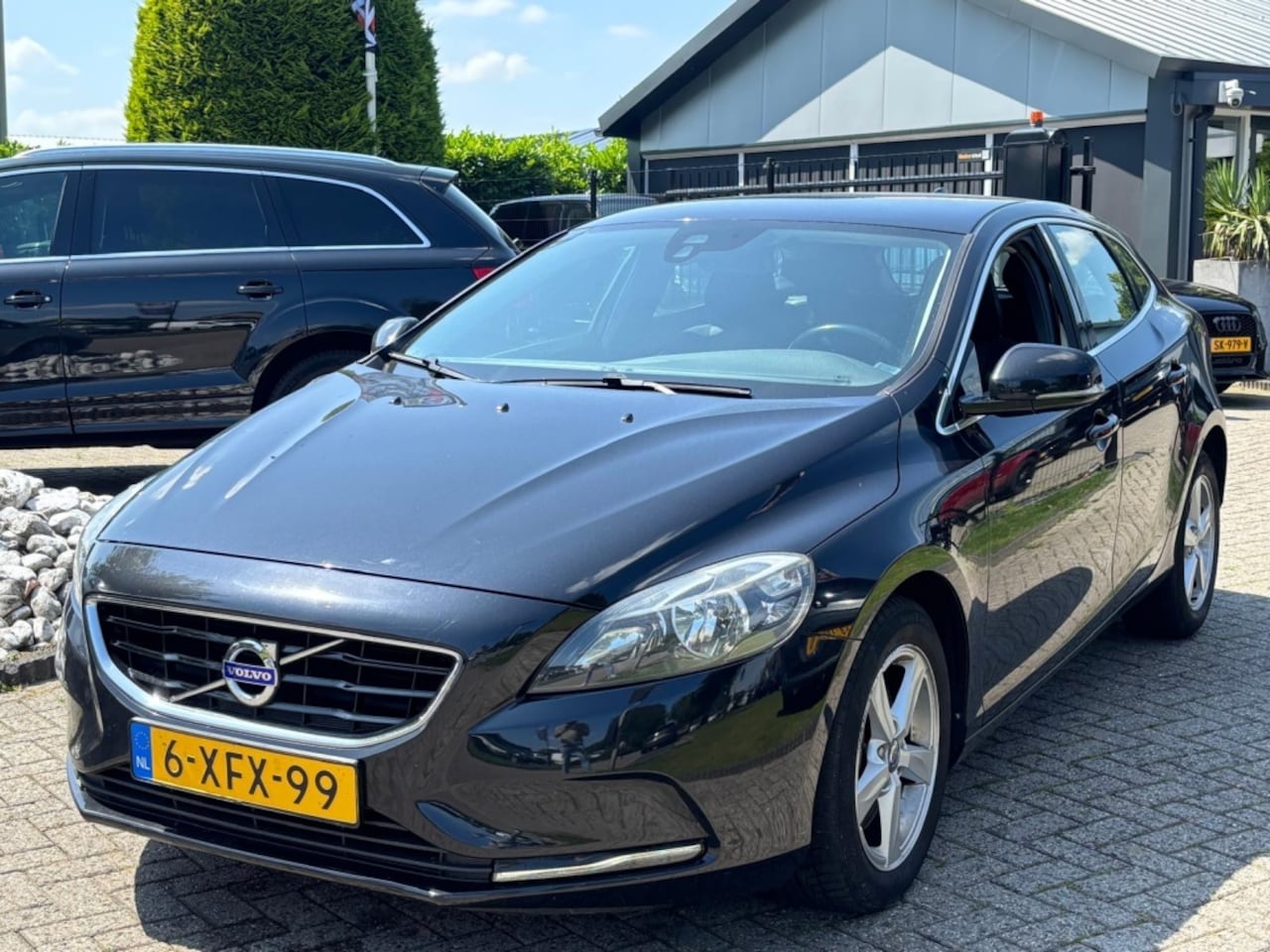Volvo V40 - 2.0 D4 Momentum Zwart 2014 Trekhaak - AutoWereld.nl