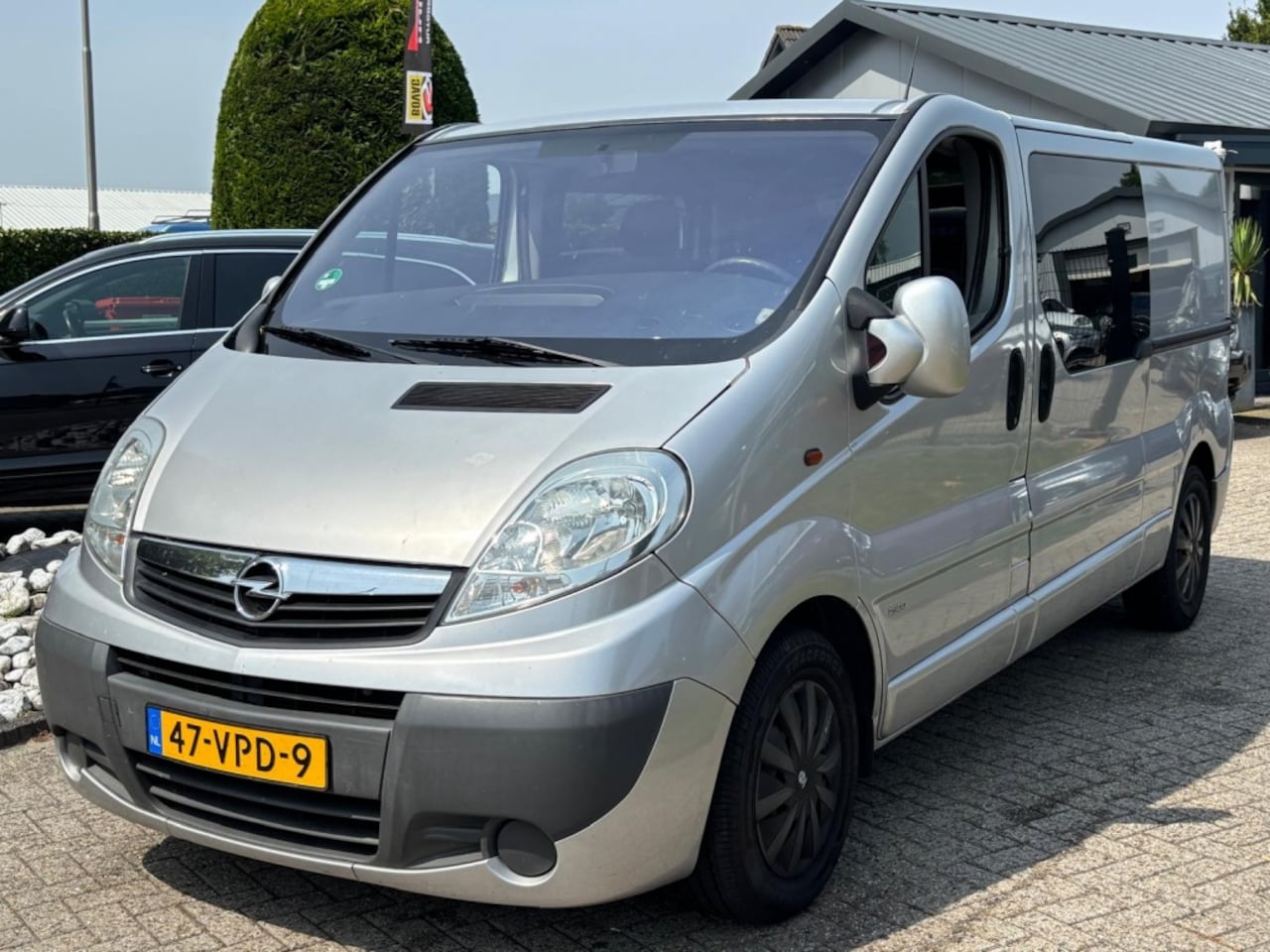 Opel Vivaro - 2.5 CDTI Lang Dubbele Cabine 2011 MARGE DC Automaat - AutoWereld.nl